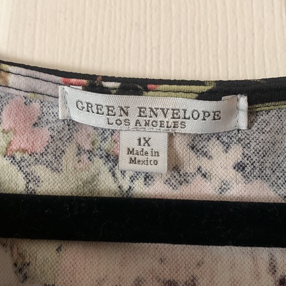 Floral top - perfect for a teacher or other professionals. - Picture 3 of 3